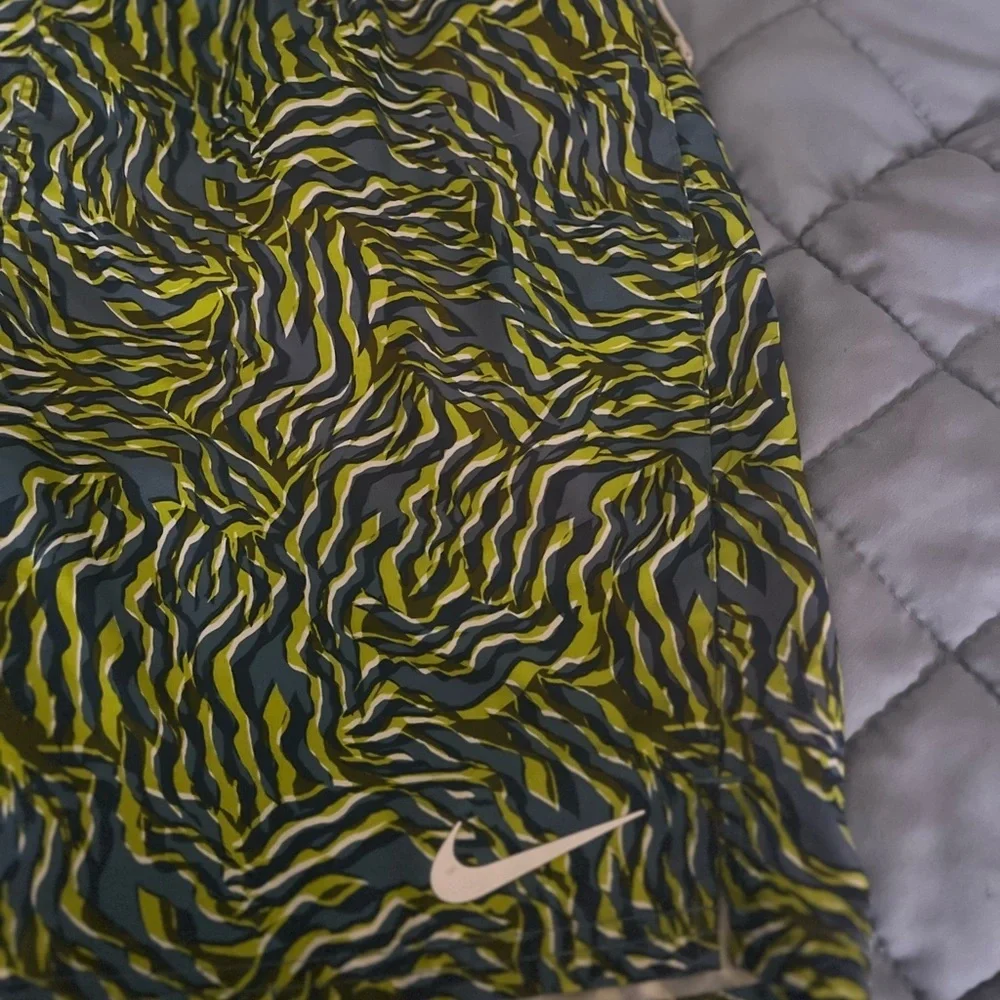 Nike shorts dynamic